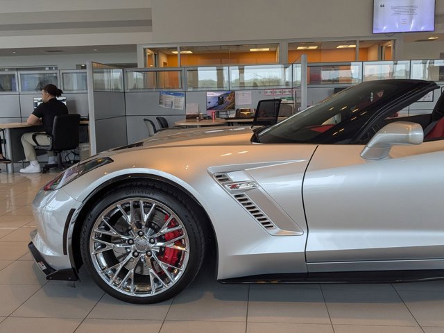 Used 2016 Chevrolet Corvette Z06 w/ 3LZ Preferred Equipment Group RWD image 8