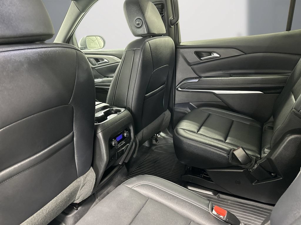 Used 2025 Chevrolet Traverse LT w/ Driver Confidence Package FWD image 15