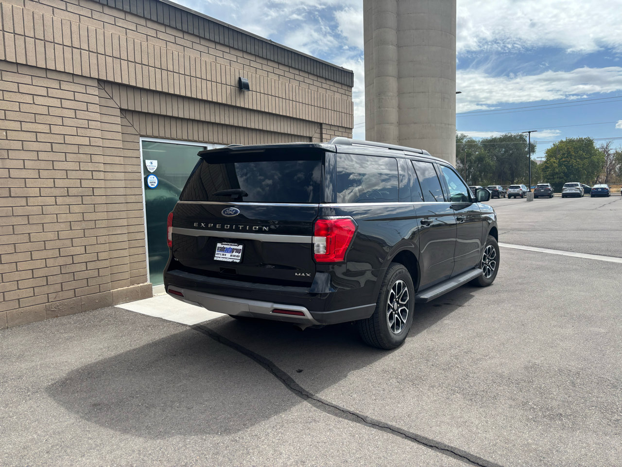 Used 2024 Ford Expedition Max XLT image 3