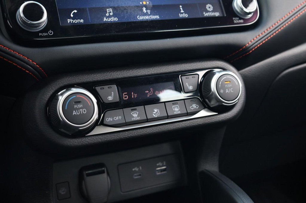 New 2025 Nissan Versa SR w/ Trunk Package image 13