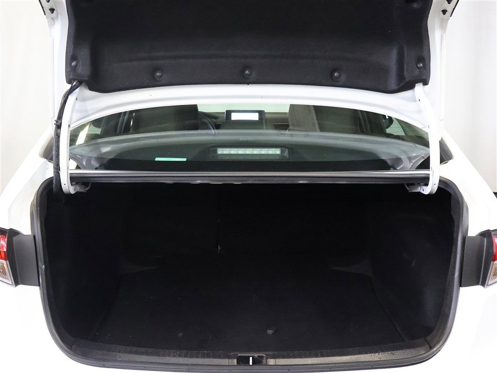 Used 2024 Toyota Corolla LE image 7