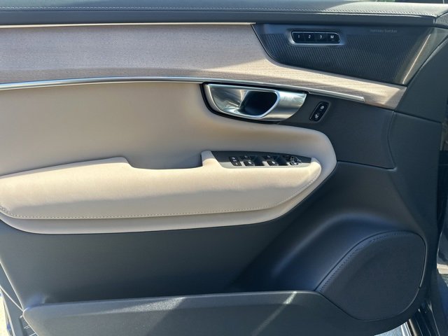 New 2026 Volvo XC90 B6 Plus w/ Protection Package Premier image 12