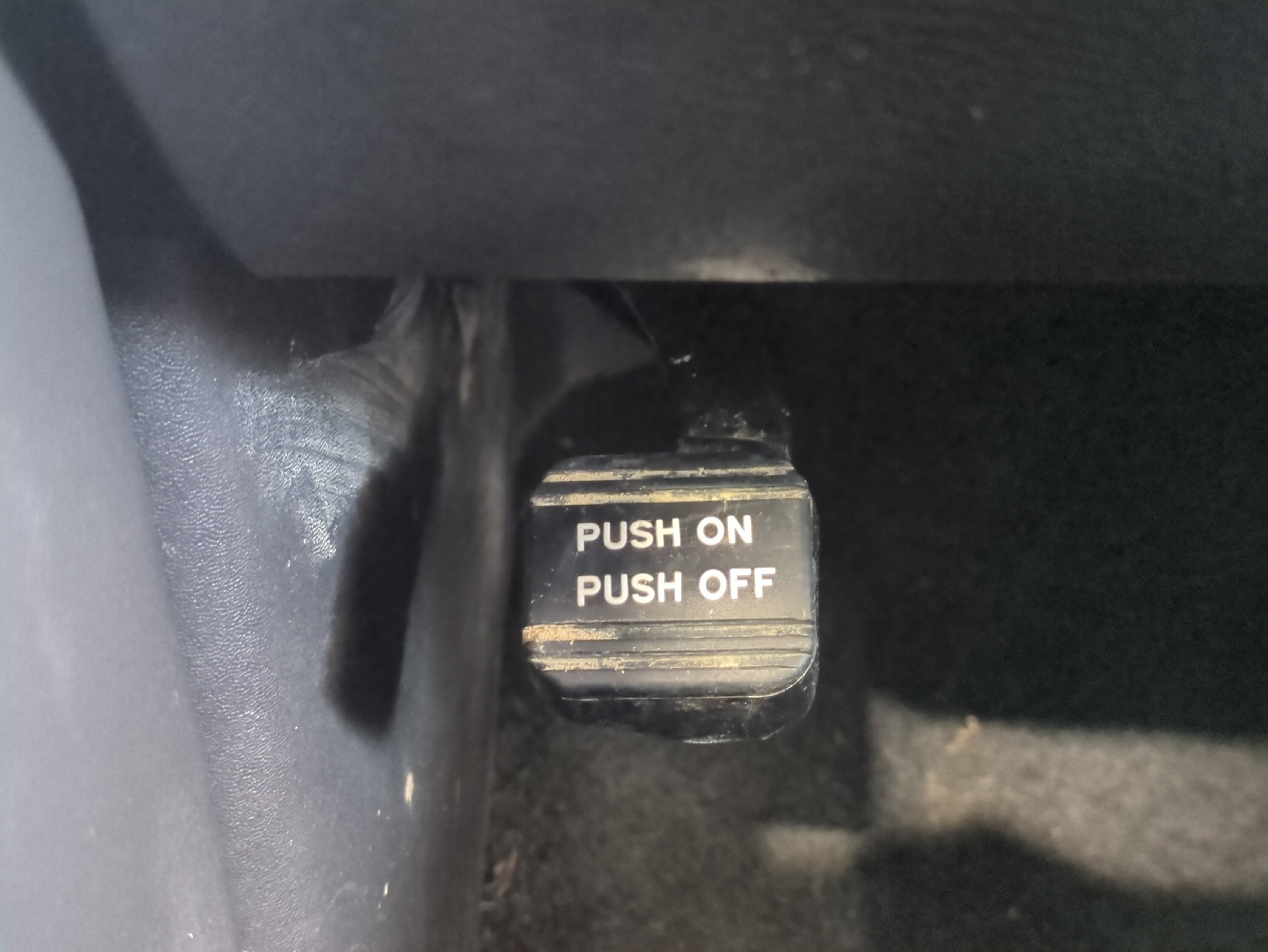 Used 2023 Nissan Frontier SV image 26