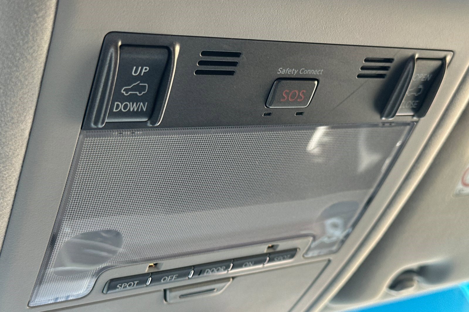 Used 2015 Lexus LX 570 4WD w/ Luxury Package image 24