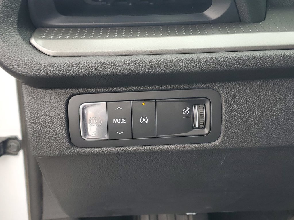 Used 2026 Chevrolet Traverse LT FWD image 18