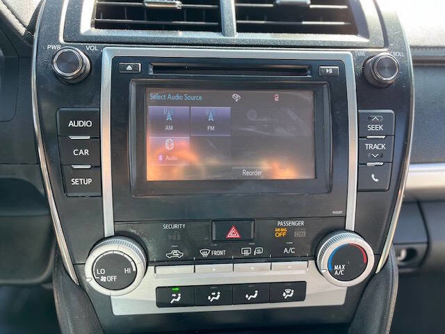 Used 2014 Toyota Camry SE image 14