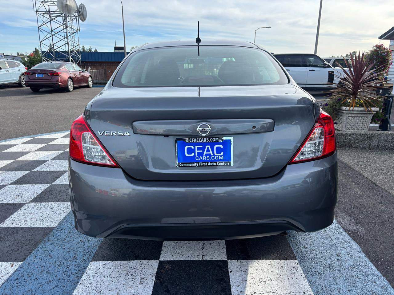 Used 2019 Nissan Versa S FWD image 4