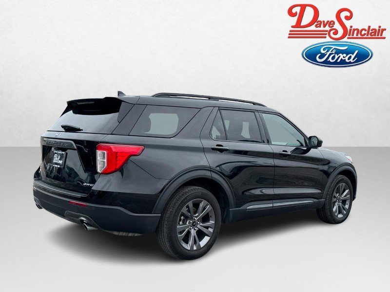 Used 2022 Ford Explorer XLT w/ Equipment Group 202A image 7