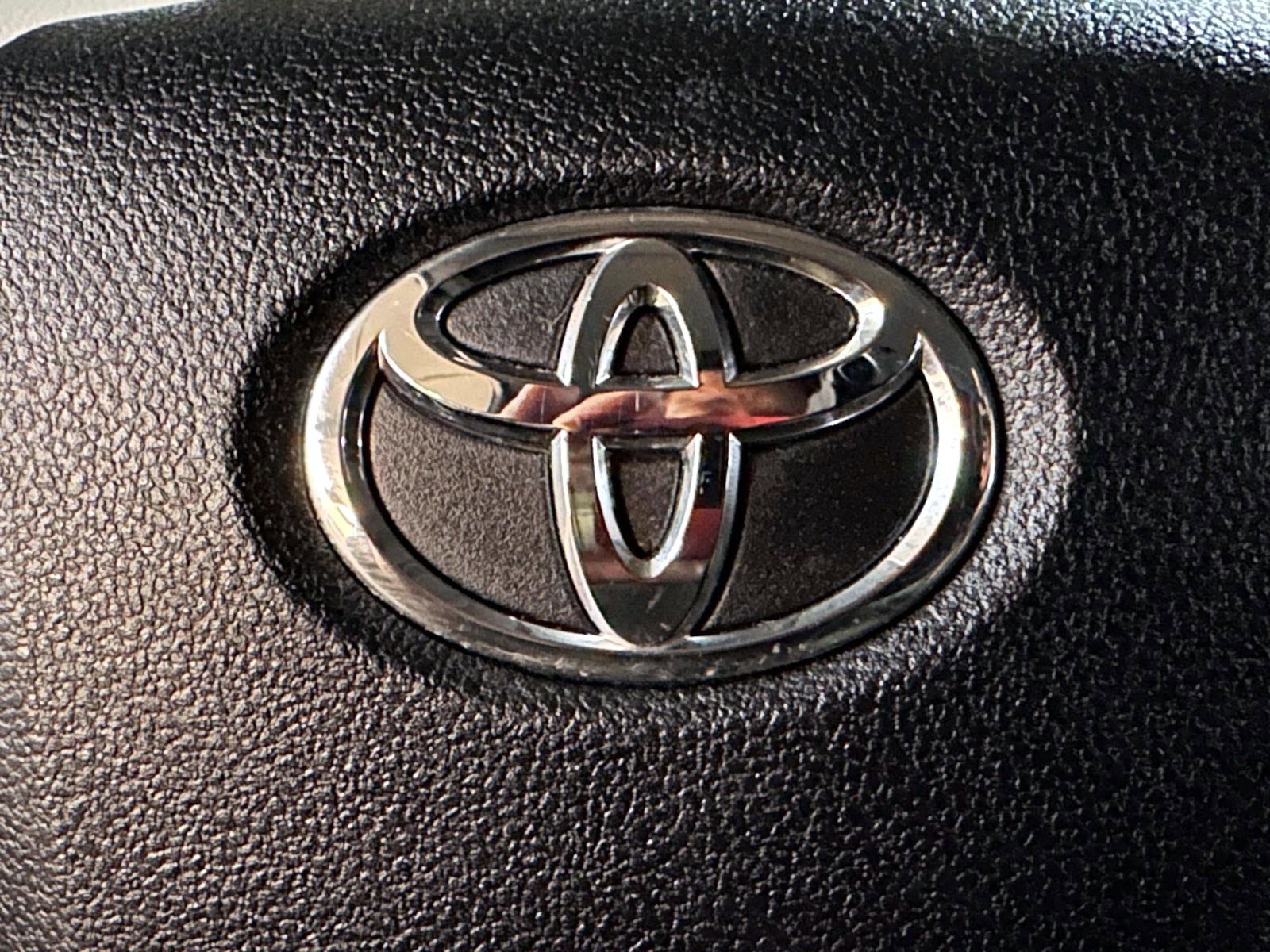 Used 2021 Toyota Prius XLE image 23