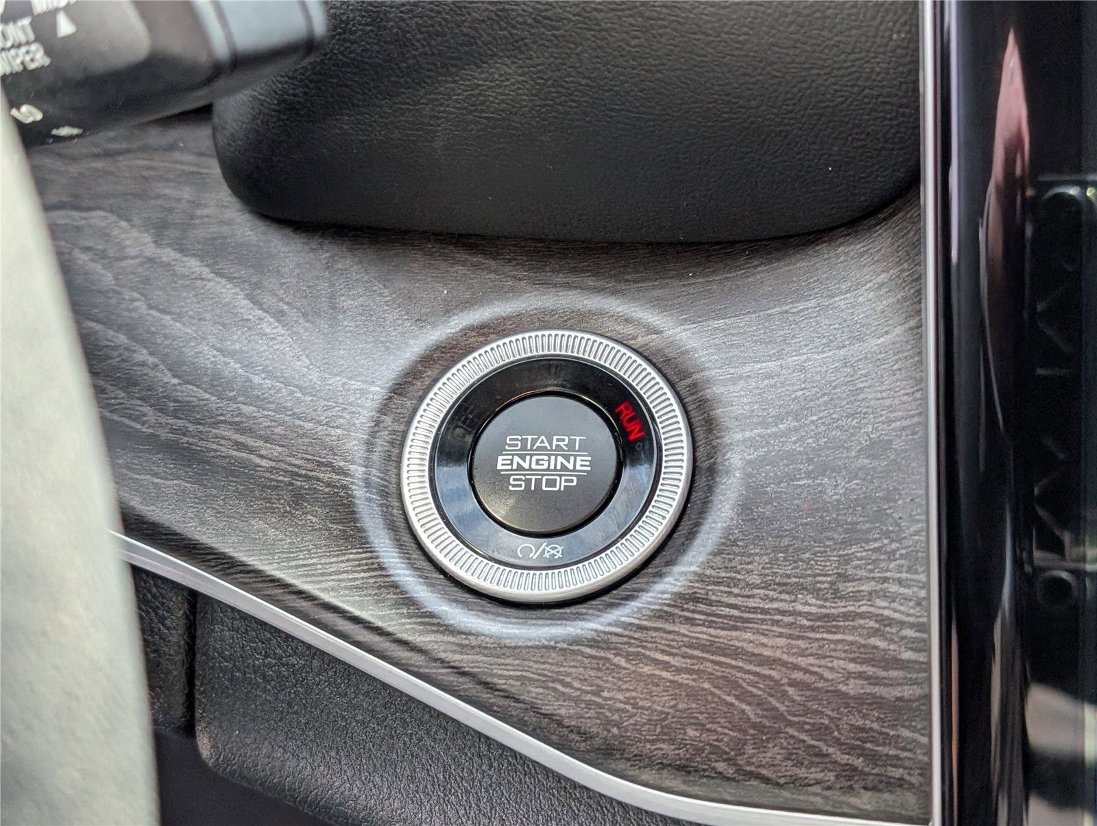 Used 2023 Jeep Grand Cherokee Limited w/ Black Appearance Package image 24