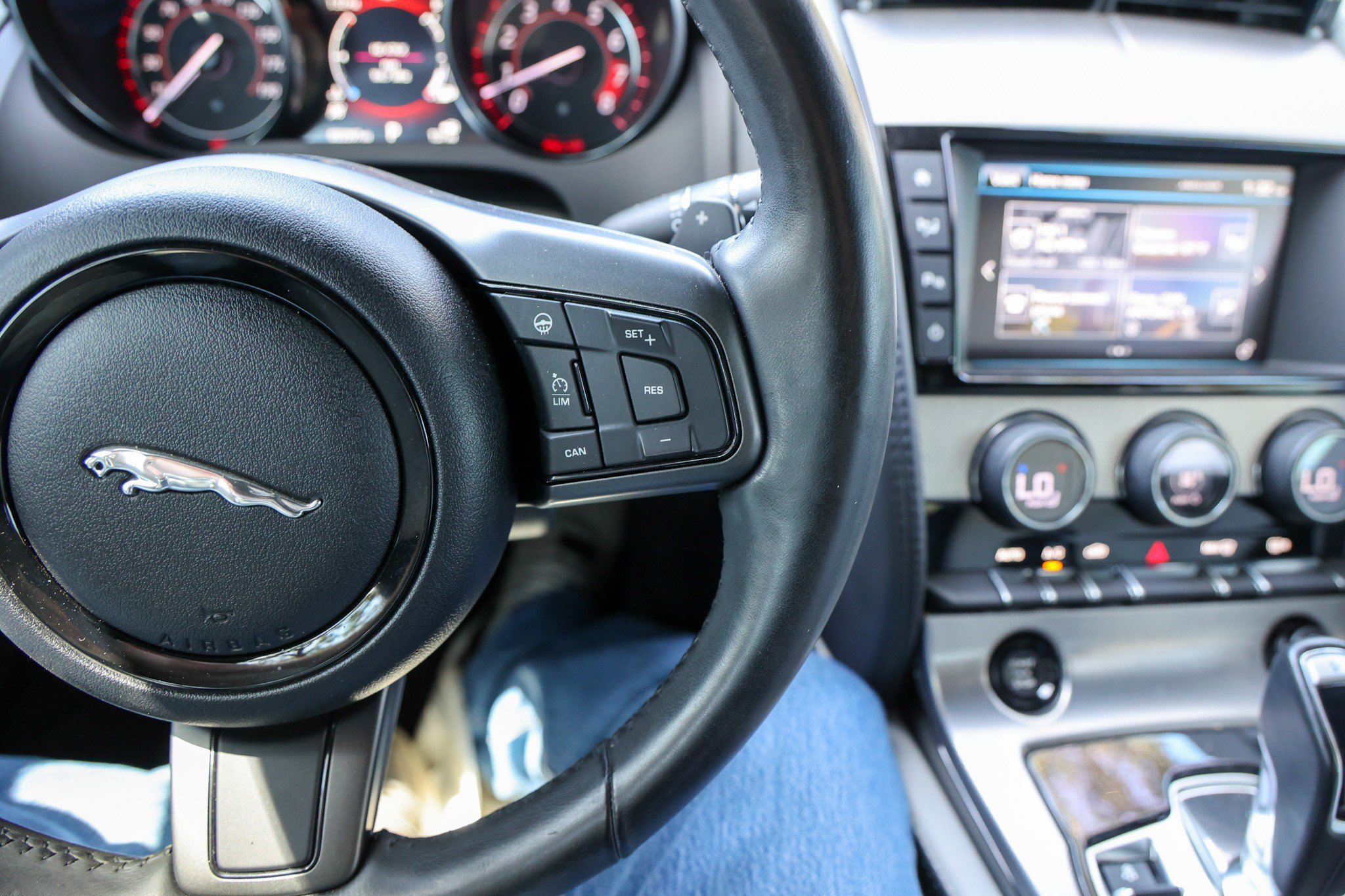 Used 2016 Jaguar F-TYPE Coupe RWD image 21