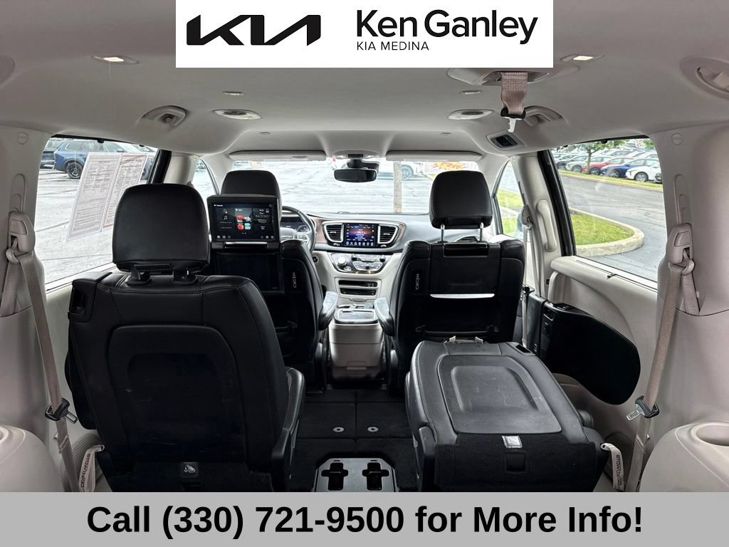 Used 2017 Chrysler Pacifica Touring-L Plus w/ Advanced Safetytec Group FWD image 34