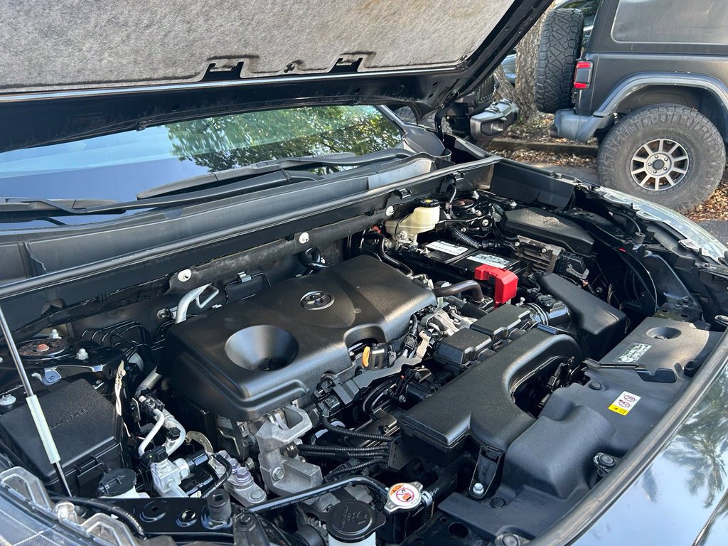 Used 2021 Toyota RAV4 XLE w/ Convenience Package FWD image 28