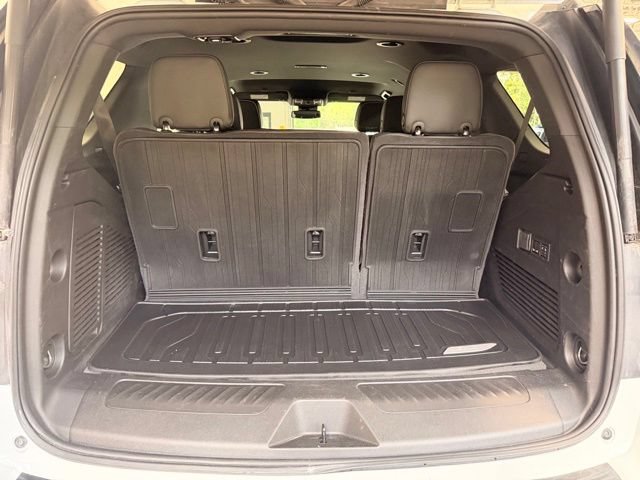 Used 2024 GMC Yukon SLT w/ SLT Luxury Package AWD/4WD image 9