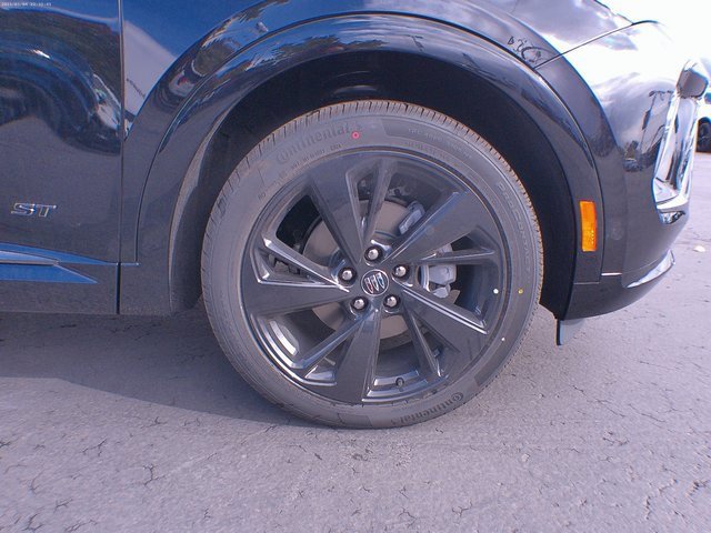 New 2025 Buick Envision Sport Touring image 4