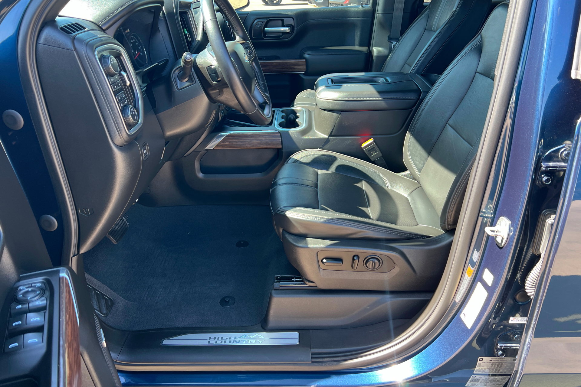 Used 2021 Chevrolet Silverado 1500 High Country w/ Technology Package AWD/4WD image 17