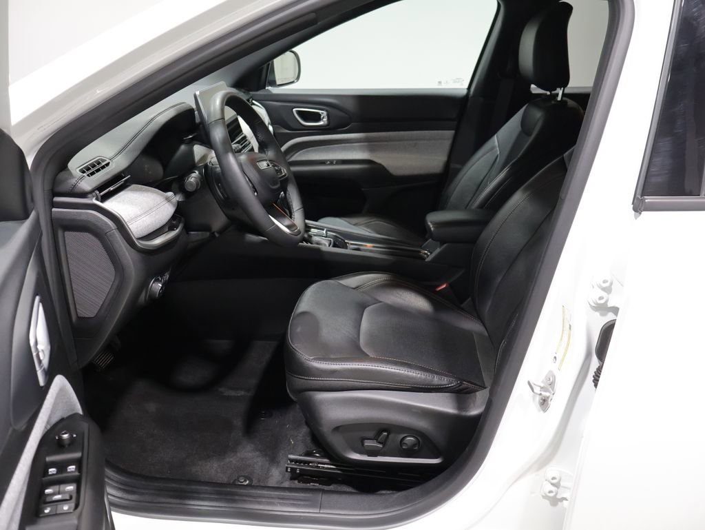 Used 2023 Jeep Compass Latitude AWD/4WD image 11