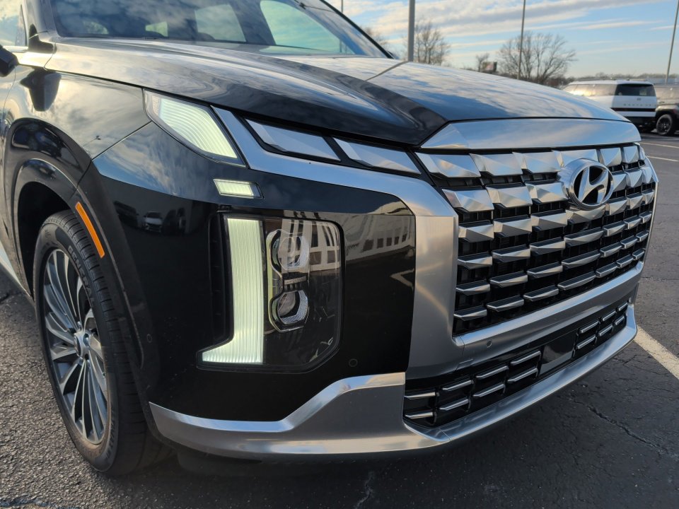 Used 2023 Hyundai Palisade Calligraphy image 24