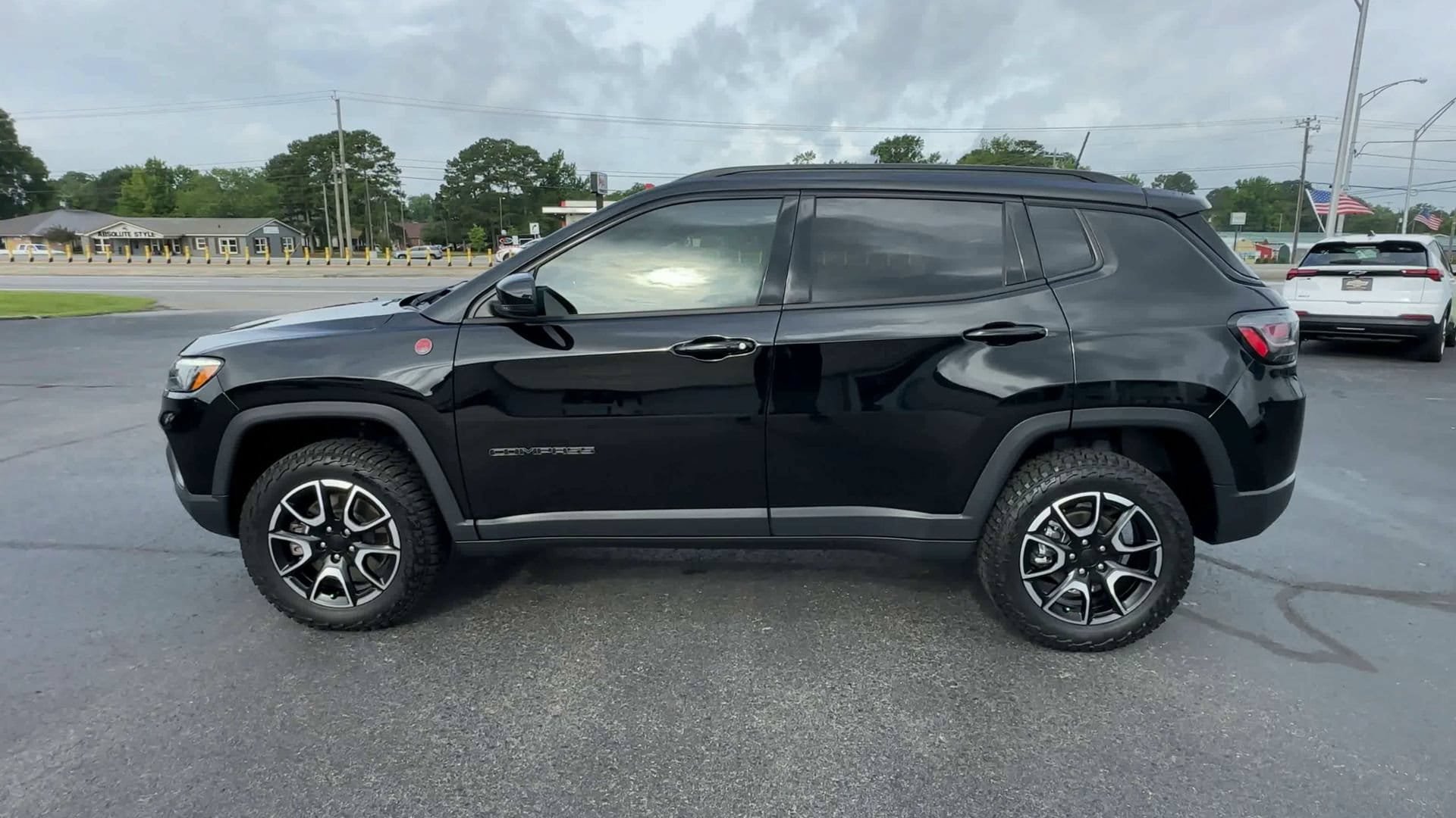 Used 2024 Jeep Compass Trailhawk w/ Trailhawk Elite Group AWD/4WD image 5
