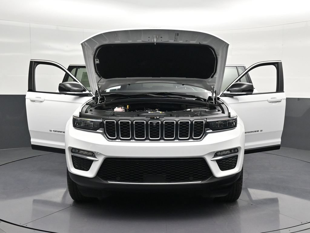Used 2024 Jeep Grand Cherokee Limited w/ Luxury Tech Group II RWD image 29
