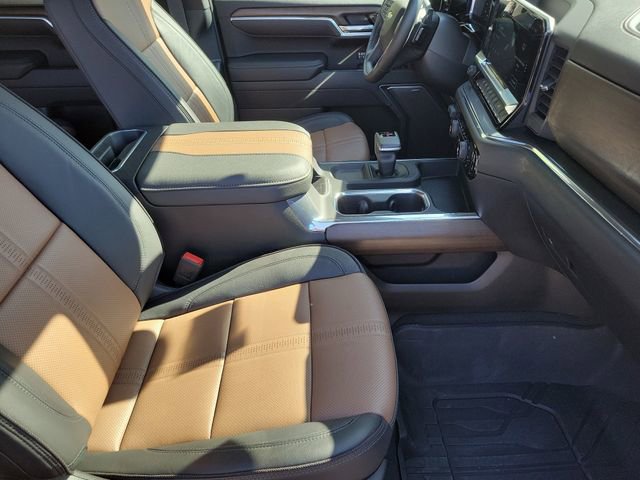 Used 2025 Chevrolet Silverado 1500 High Country AWD/4WD image 28