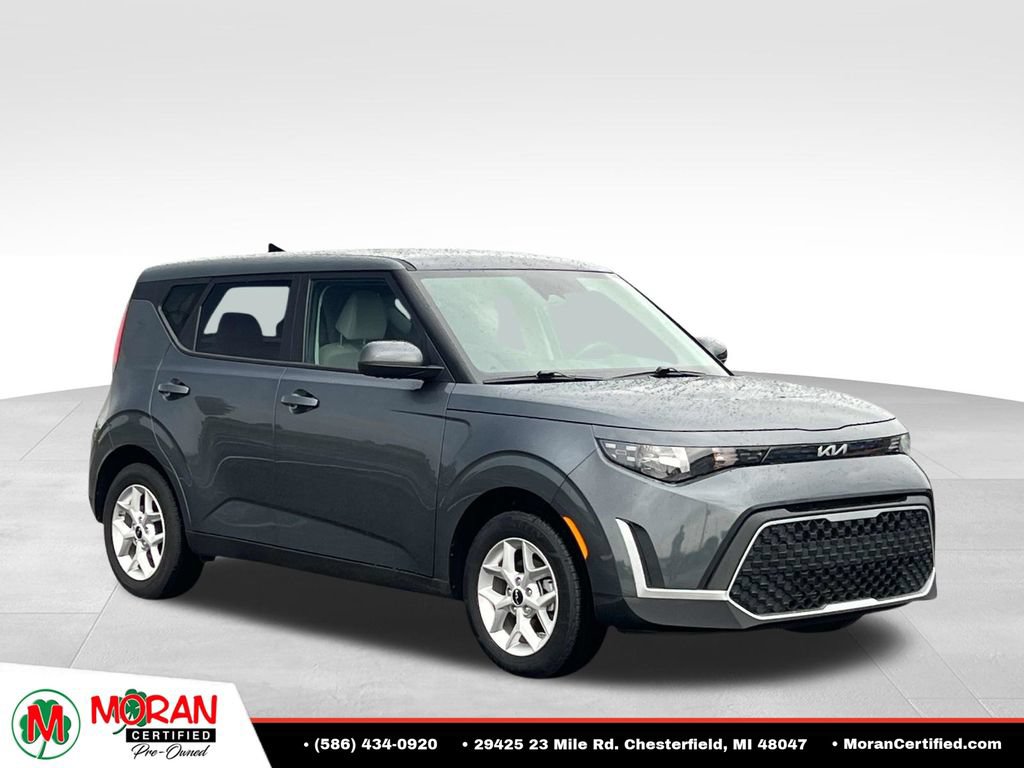Used 2025 Kia Soul LX w/ LX Technology Package FWD image 7