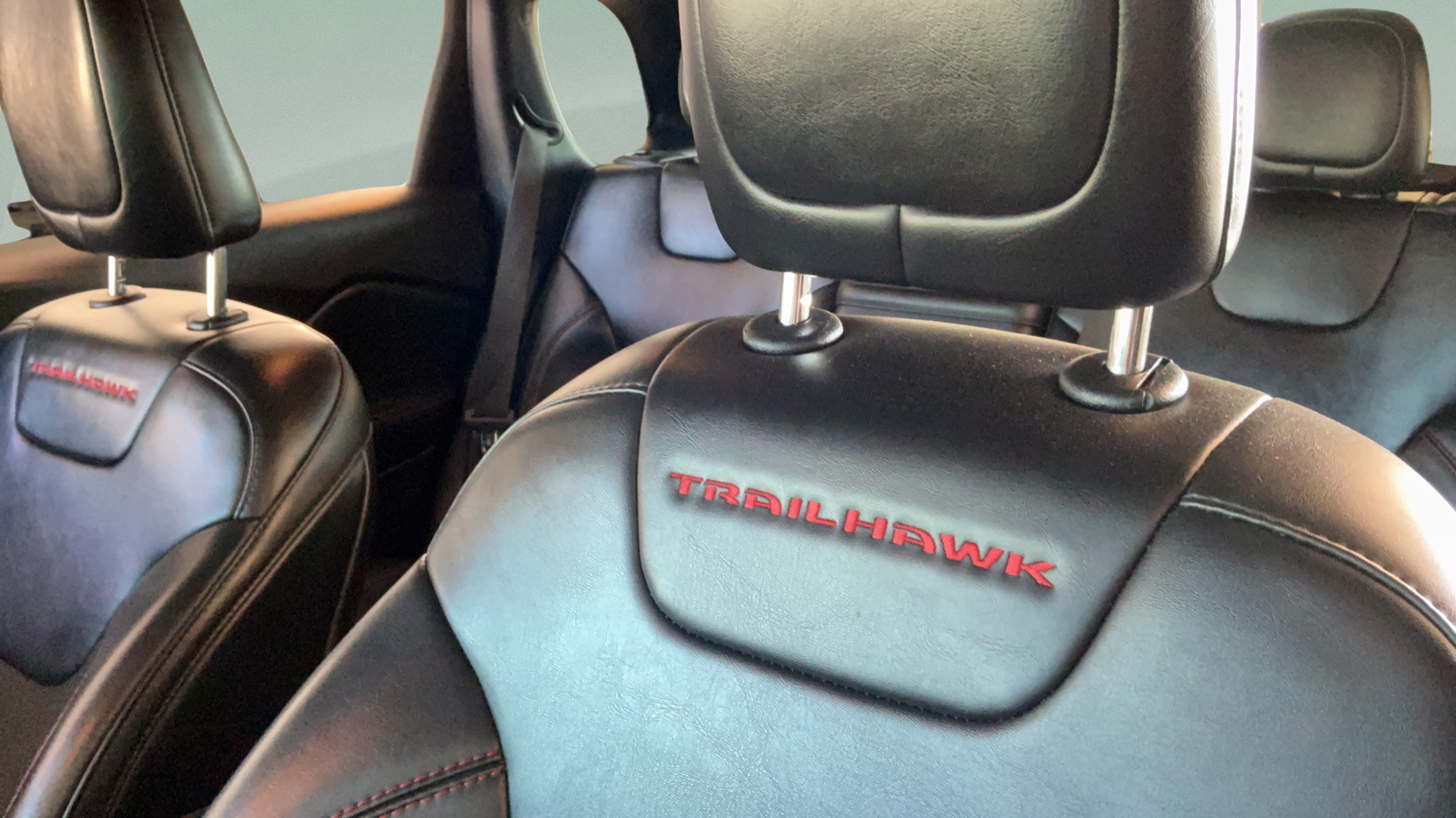 Used 2019 Jeep Cherokee Trailhawk AWD/4WD image 24