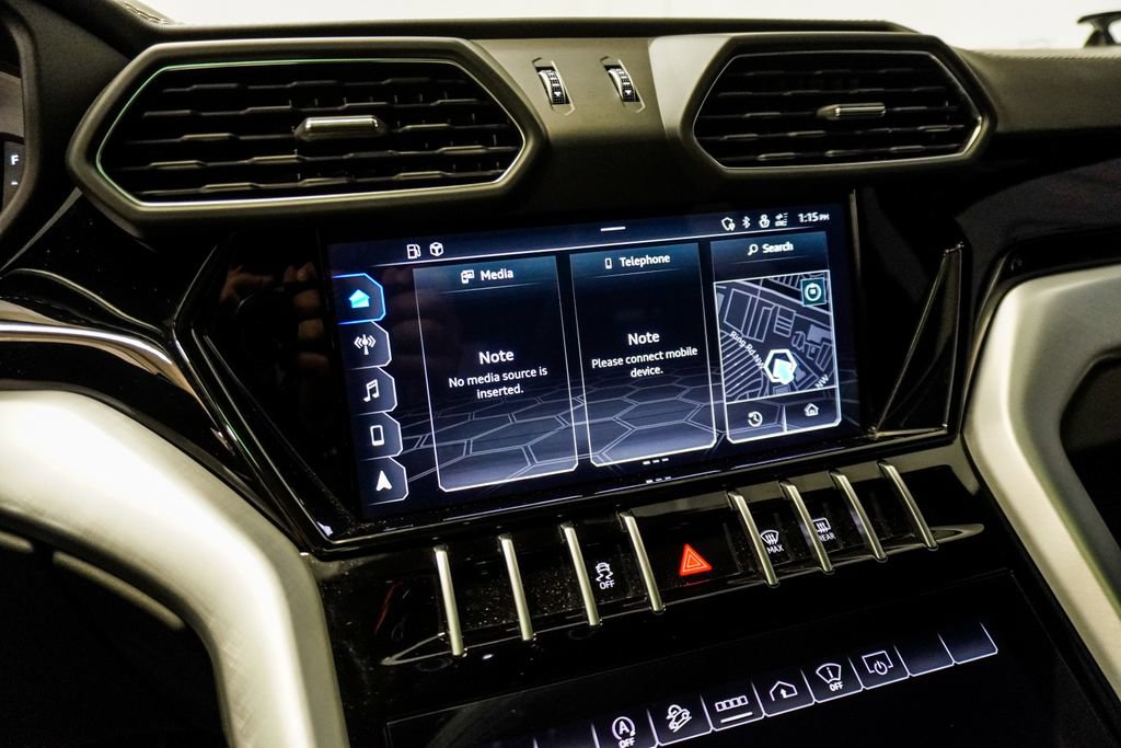 Used 2022 Lamborghini Urus AWD/4WD image 25