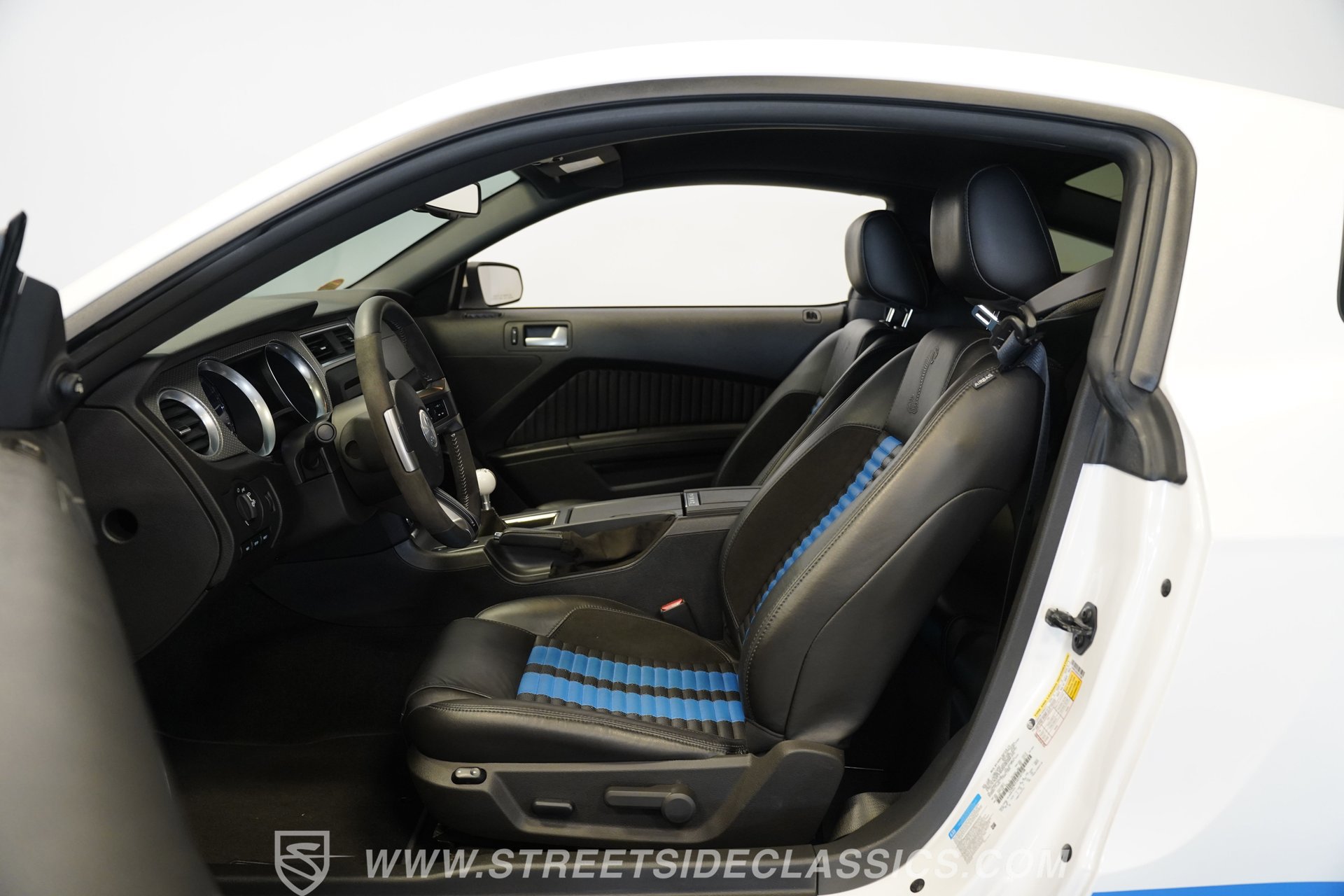 Used 2010 Ford Mustang Shelby GT500 image 3