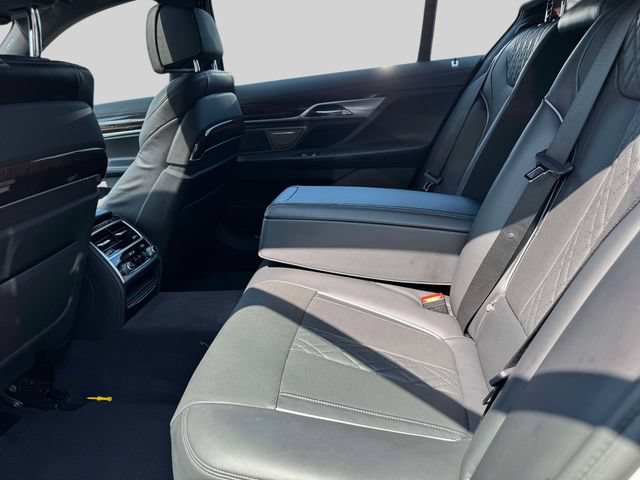 Used 2021 BMW 750i xDrive w/ M Sport Package AWD/4WD image 15