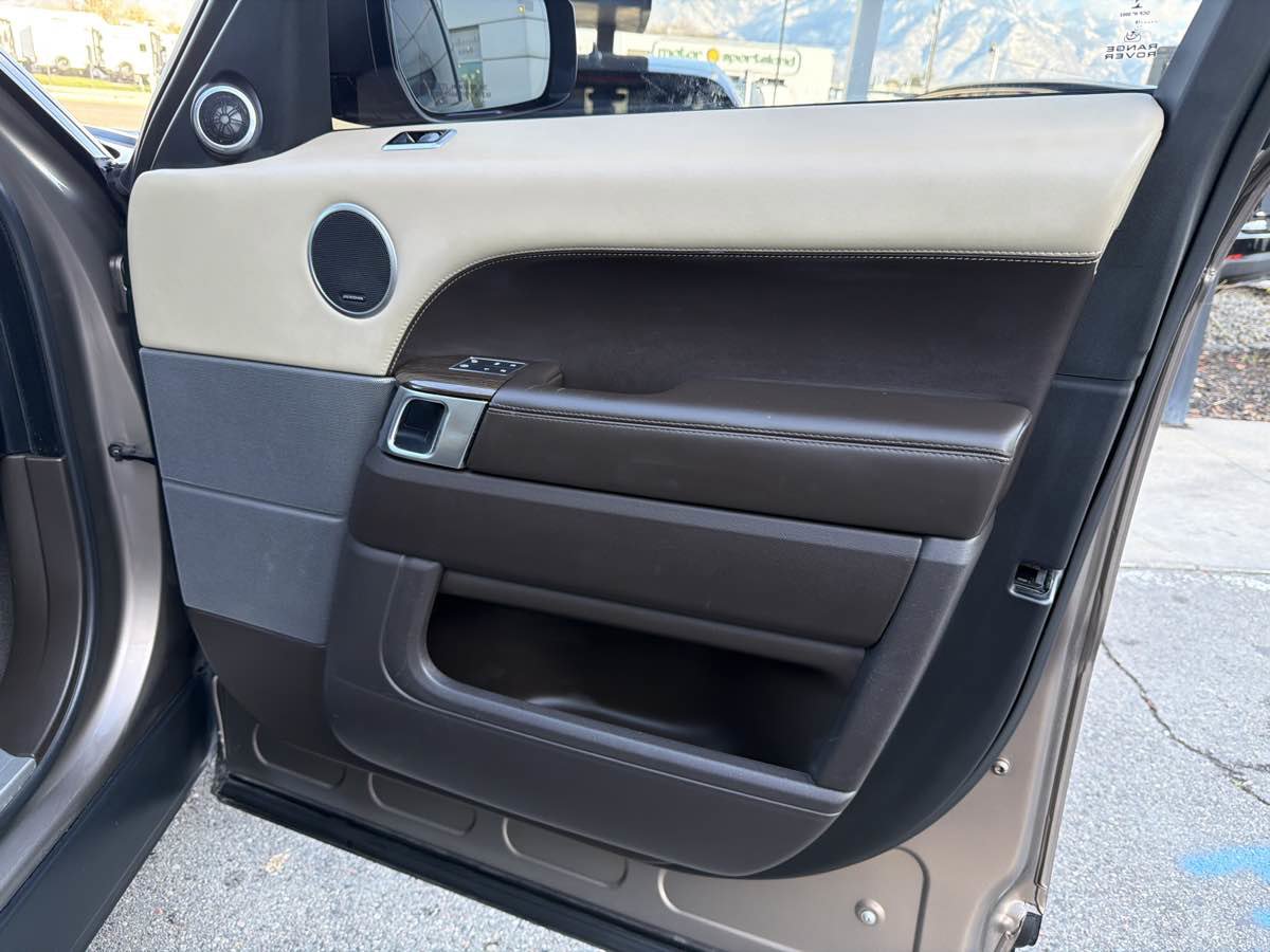 Used 2018 Land Rover Range Rover Sport HSE image 18