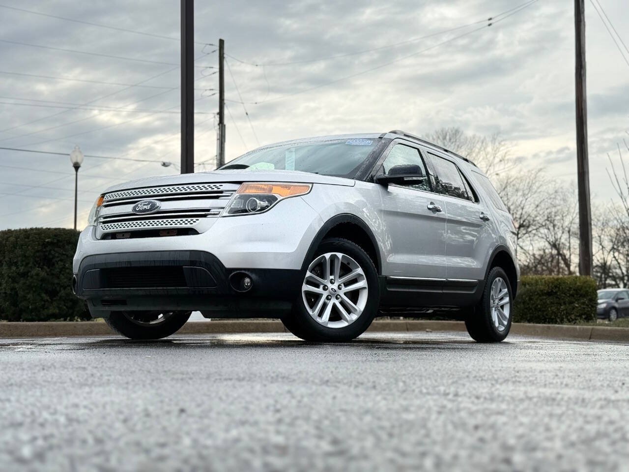 Used 2015 Ford Explorer XLT AWD/4WD image 2