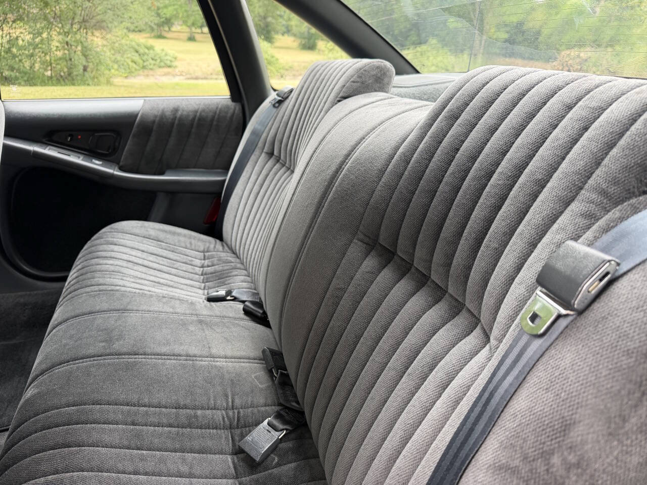 Used 1993 Pontiac Grand Prix LE FWD image 12
