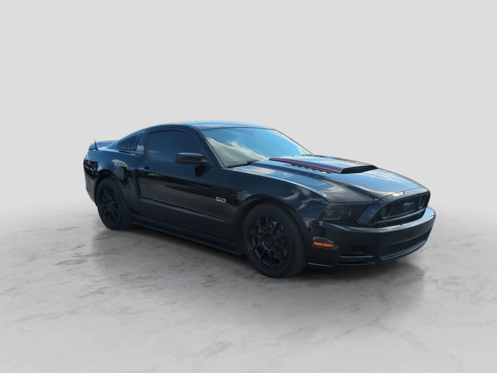 Used 2013 Ford Mustang GT Premium w/ Comfort Pkg RWD image 2
