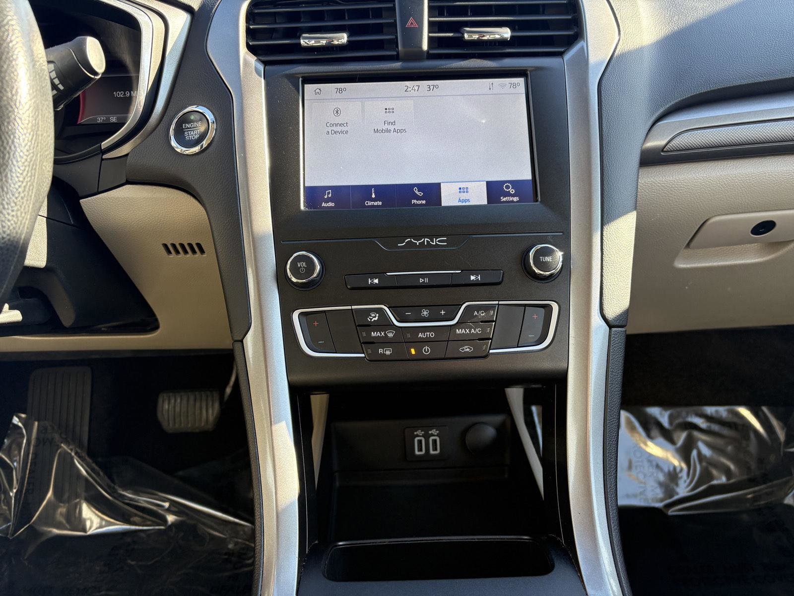 Used 2020 Ford Fusion SE image 15