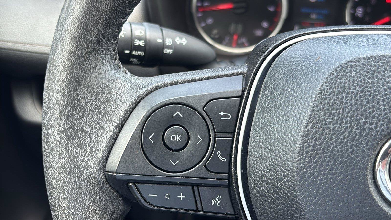 Used 2022 Toyota RAV4 XLE Premium FWD image 30