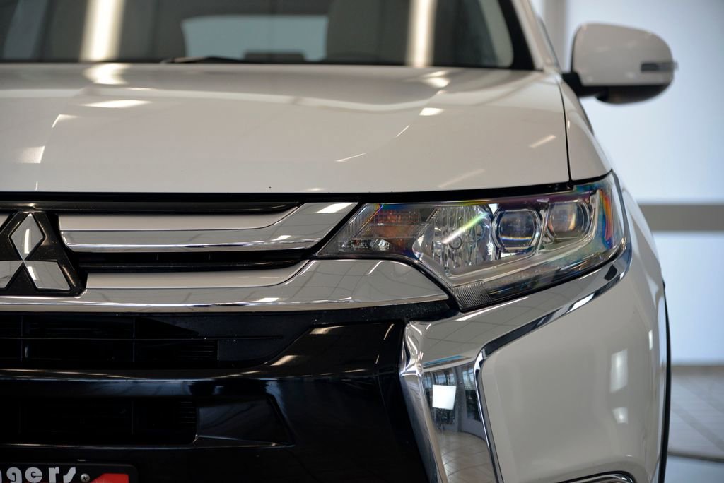 Used 2017 Mitsubishi Outlander GT AWD/4WD image 12