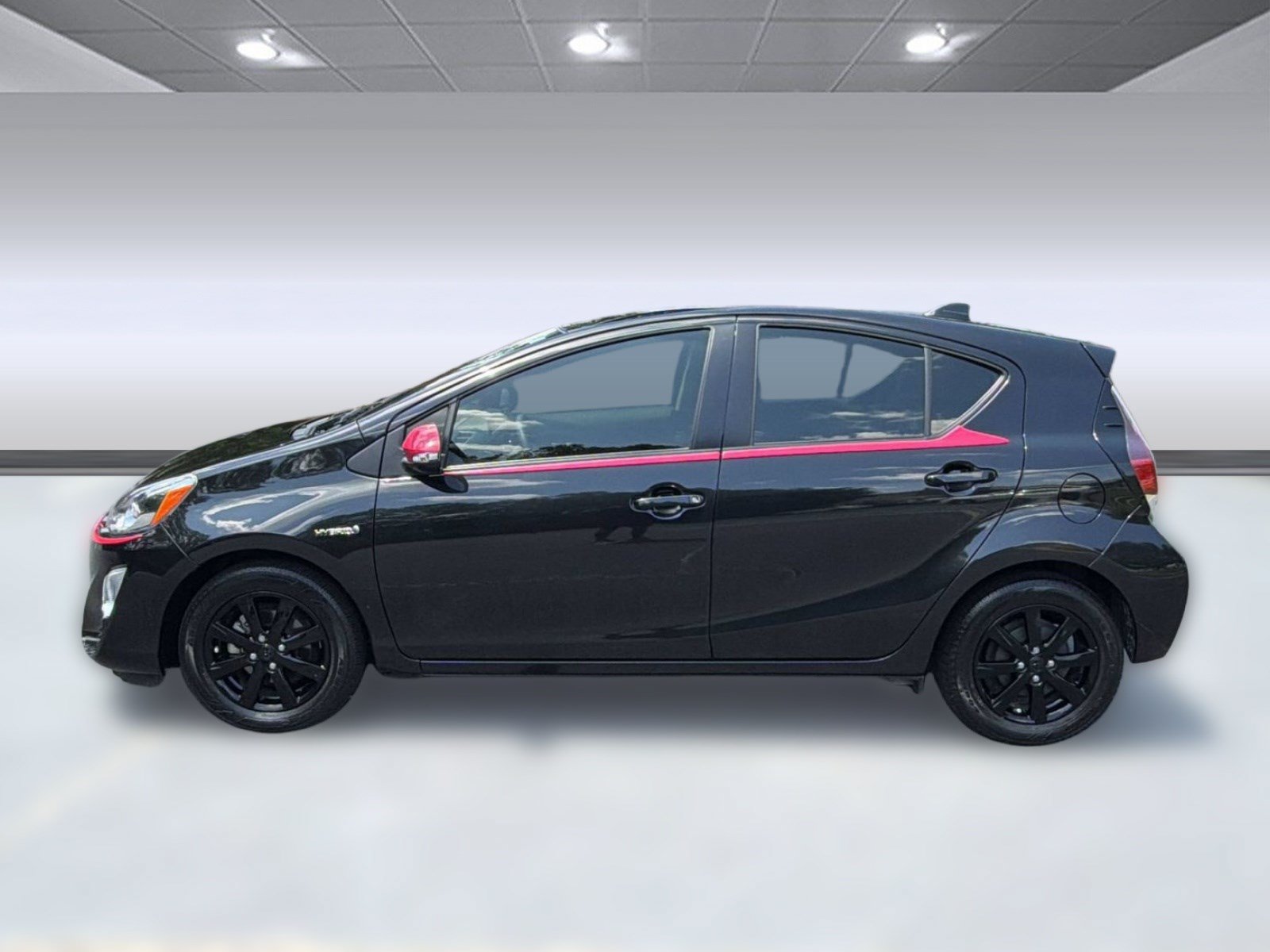 Used 2016 Toyota Prius C Persona Series FWD image 2