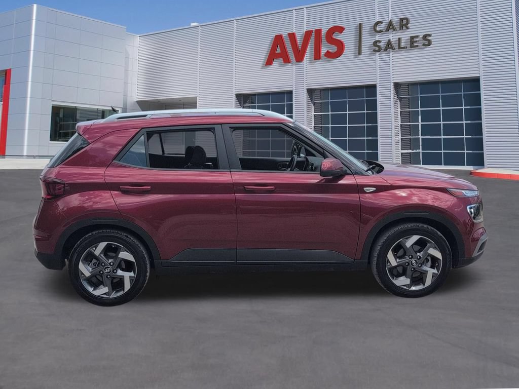 Used 2025 Hyundai Venue SEL FWD image 5
