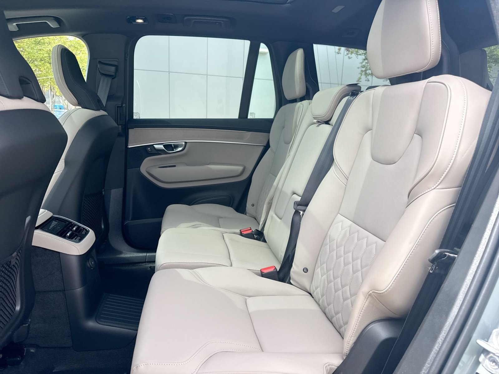 New 2026 Volvo XC90 T8 Plus w/ Protection Package Premier AWD/4WD image 25