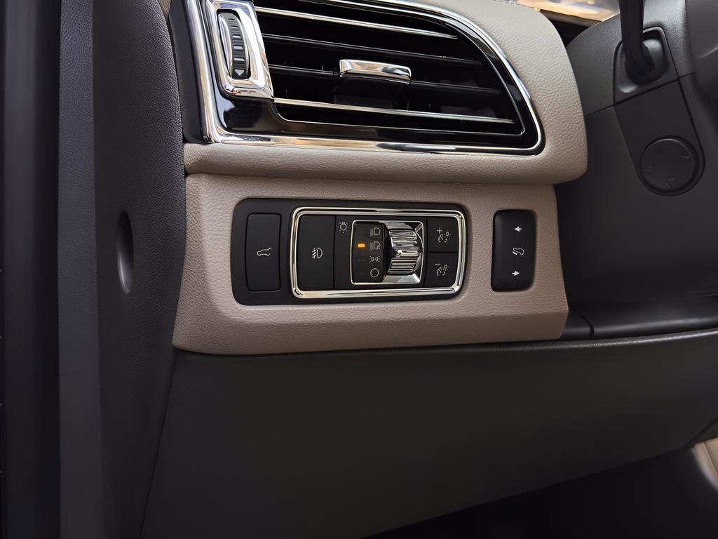 Used 2024 Lincoln Navigator L Reserve AWD/4WD image 22