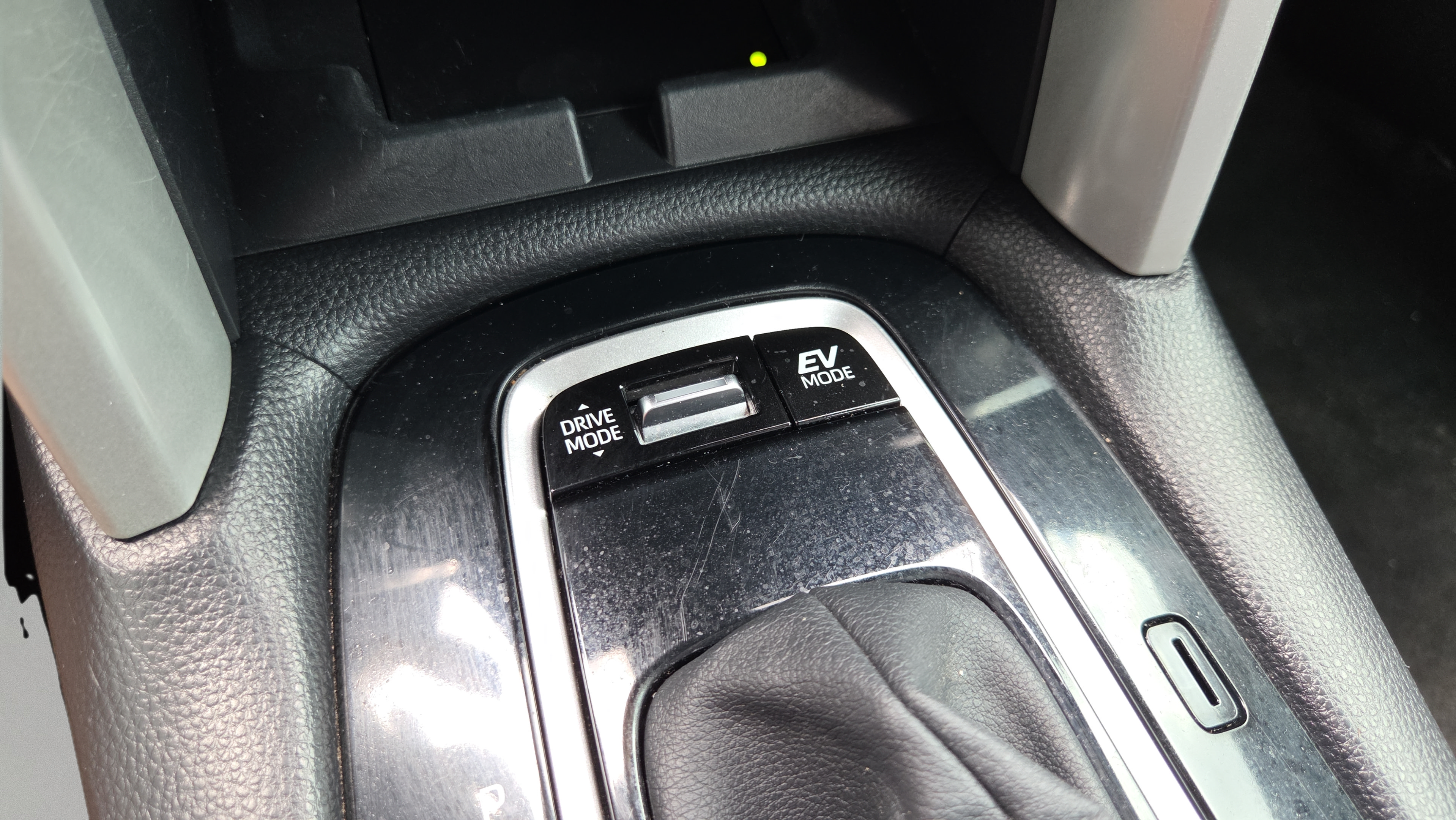 Used 2024 Toyota Corolla Cross AWD Hybrid image 21