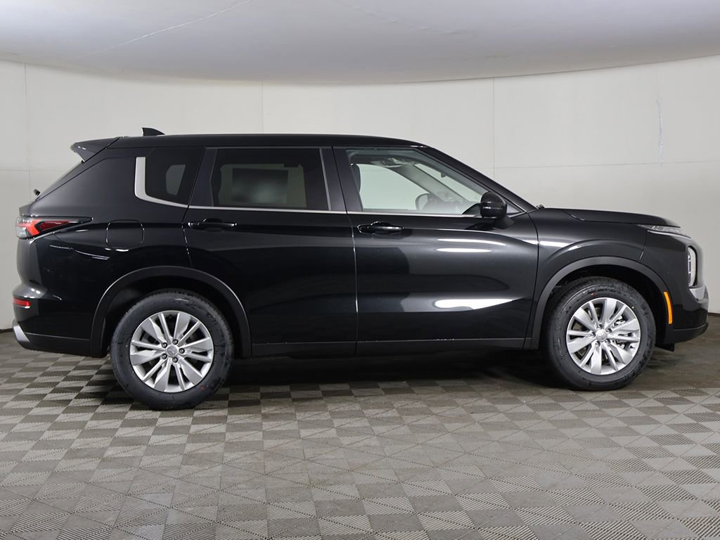 New 2026 Mitsubishi Outlander ES FWD image 17