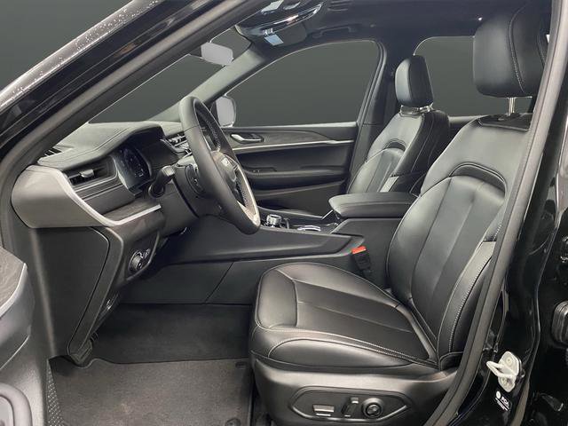 New 2025 Jeep Grand Cherokee L Limited w/ Black Appearance Package image 4