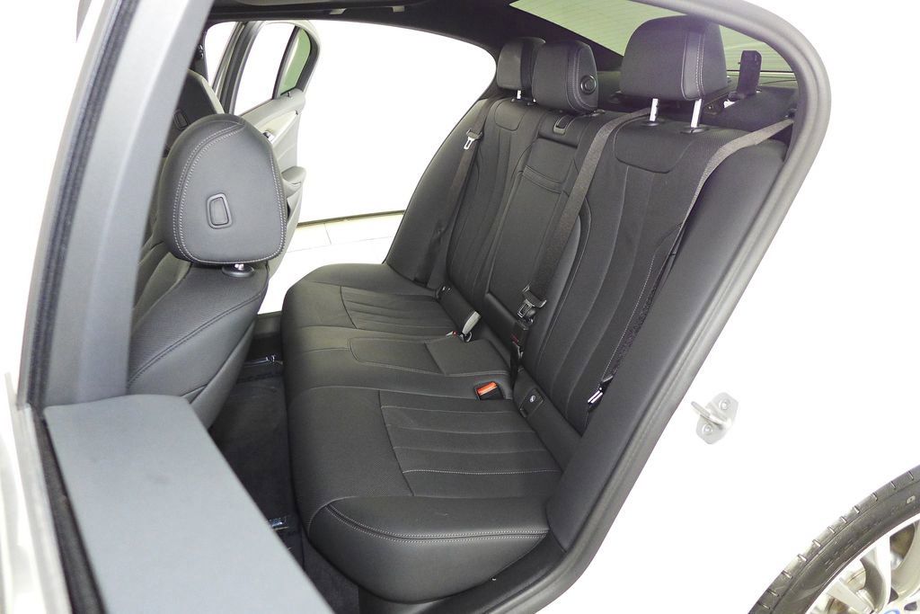 Certified 2022 BMW 530e w/ Convenience Package image 20