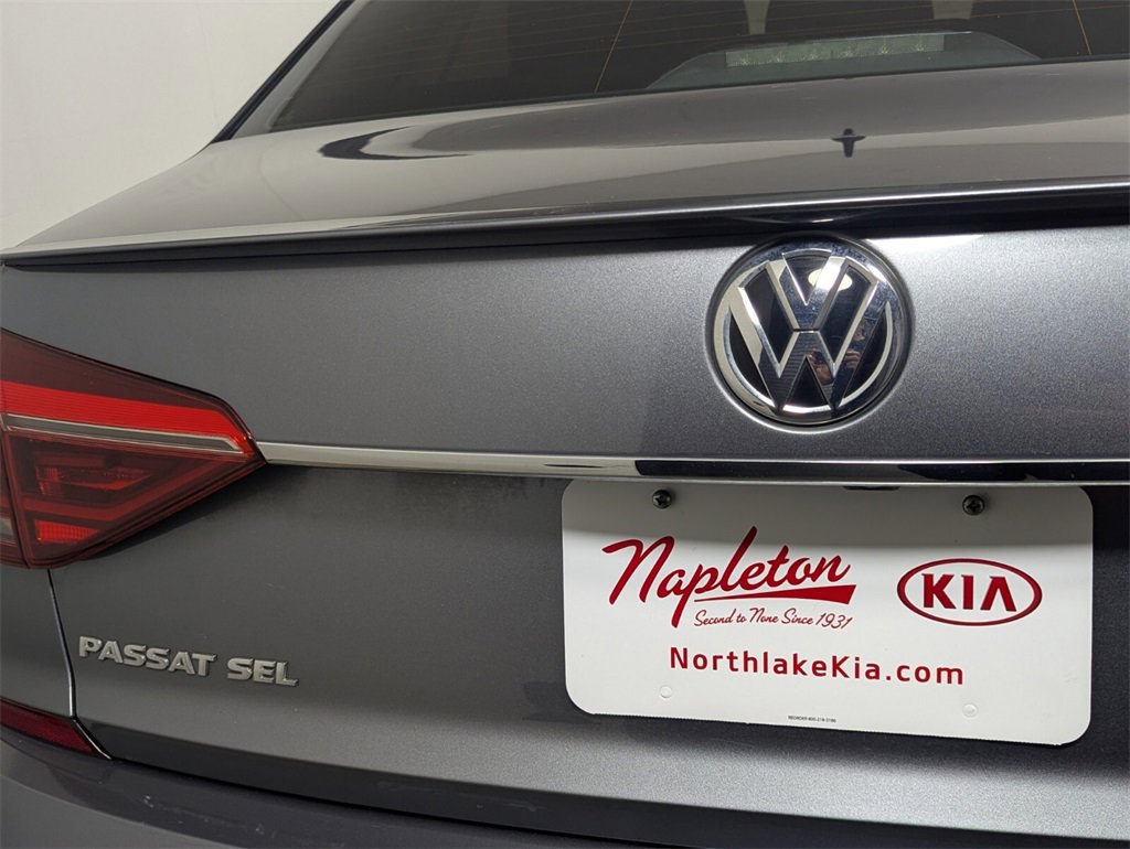 Used 2018 Volkswagen Passat 2.0T SEL Premium image 8