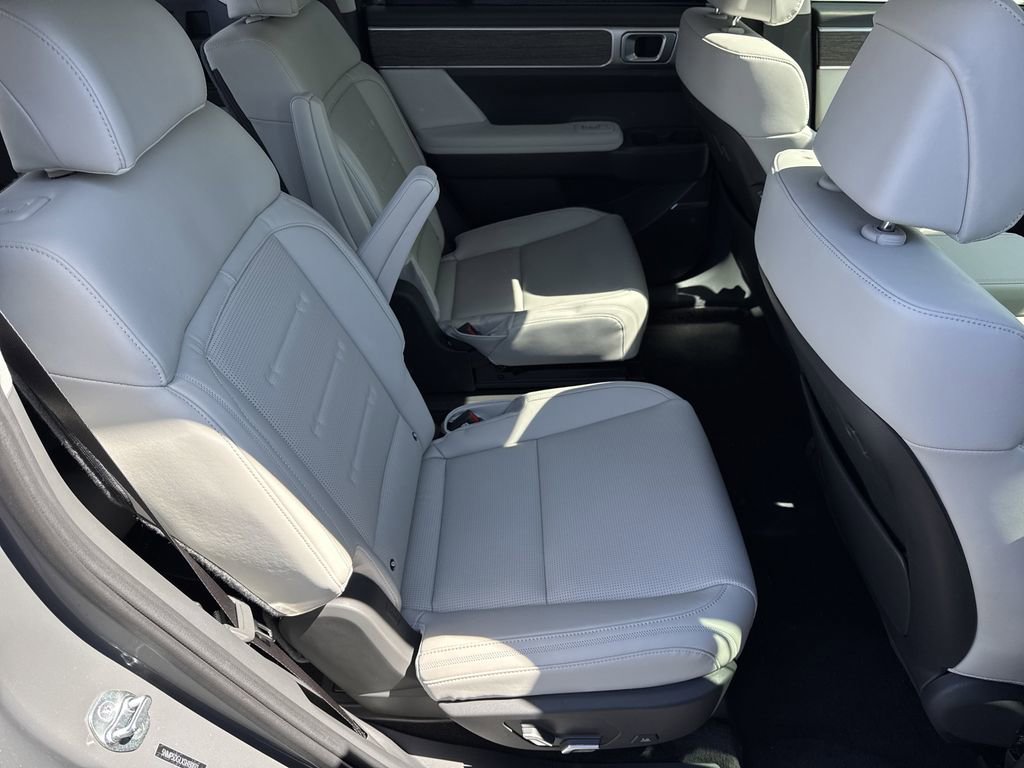 Used 2025 Hyundai Santa Fe Calligraphy image 15