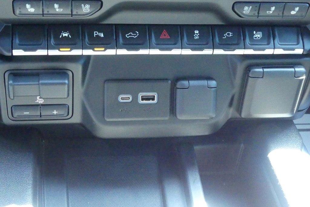 Used 2022 Chevrolet Silverado 1500 High Country w/ Technology Package AWD/4WD image 26