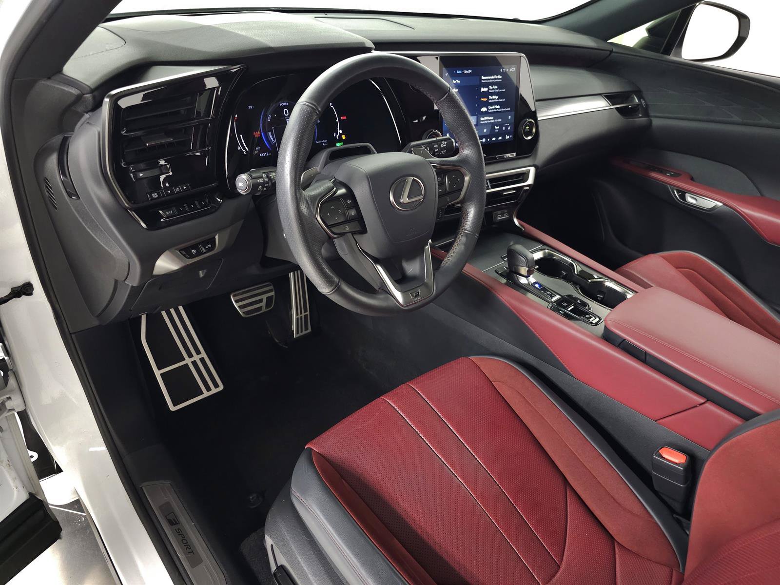 Used 2023 Lexus RX 500h F Sport w/ Accessory Package (Z1) AWD/4WD image 17