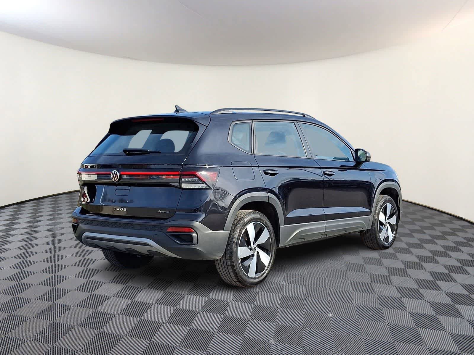 Used 2025 Volkswagen Taos S AWD/4WD image 5
